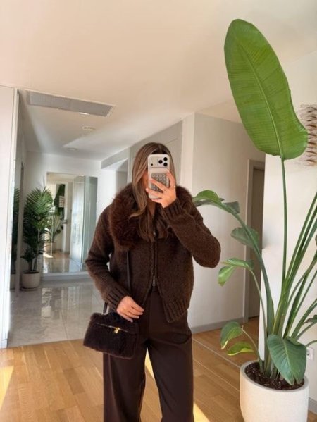 بلوزة صوف بني