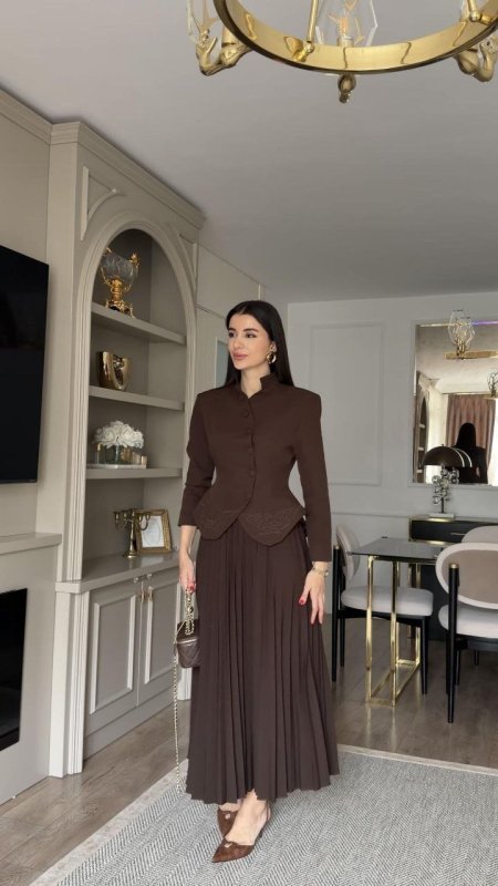 طقم تنورة بني