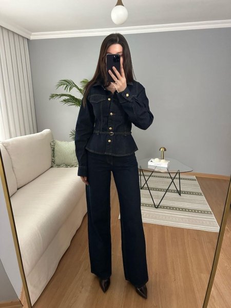 طقم جينز بأزار ذهبية