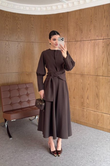 طقم تنورة بني أنيق