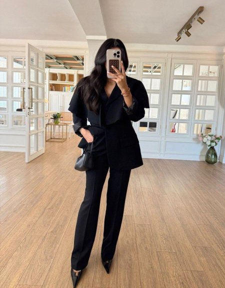 طقم اسود أنيق