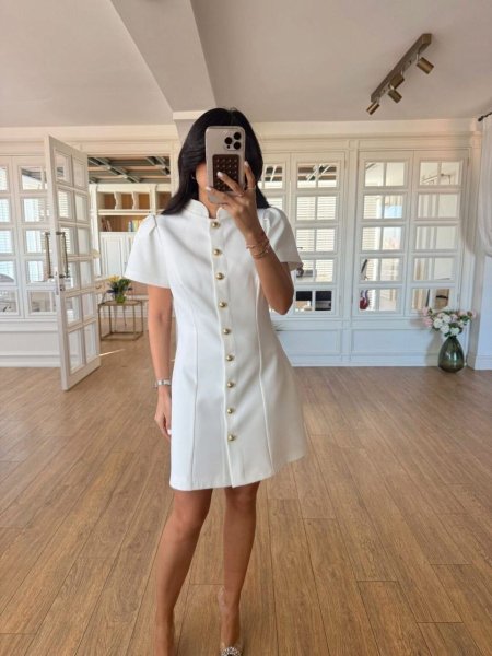 فستان ابيض قصير