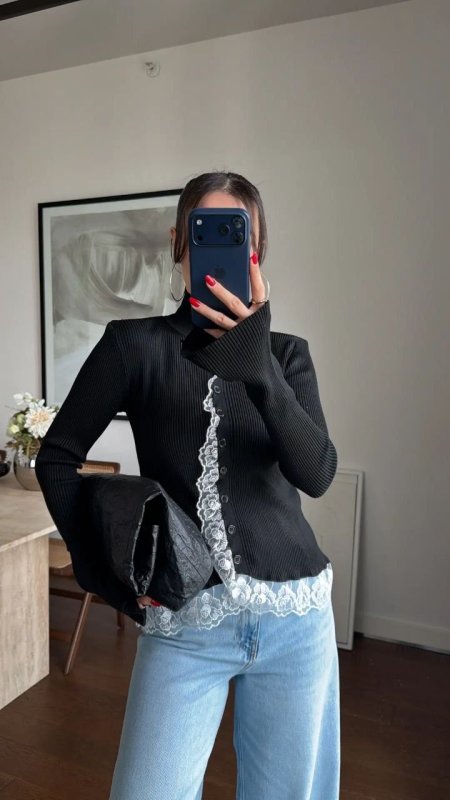 بلوزة دانتيل باللون الاسود