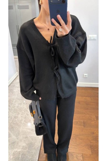 طقم أسود عملي