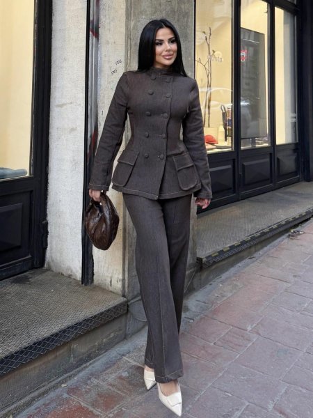 طقم التريند باللون البني