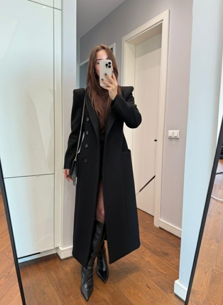 معطف الكاريزما باللون الاسود