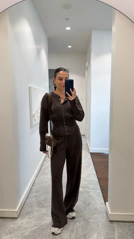 طقم عملي باللون البني